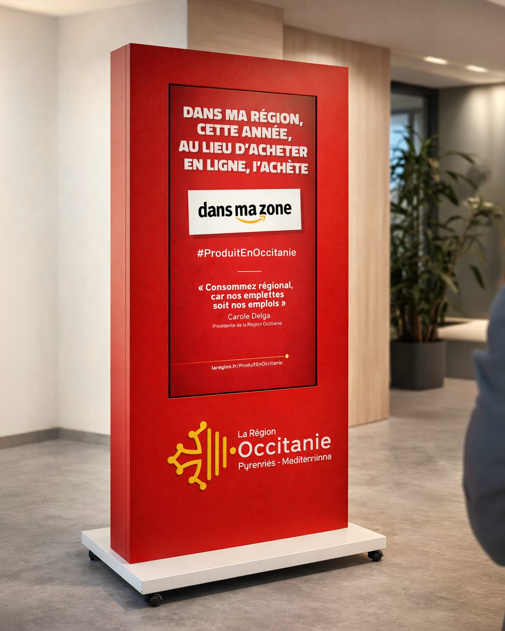 Digital Wall 120 aux couleurs de la Région Occitanie, dans un hall d’accueil