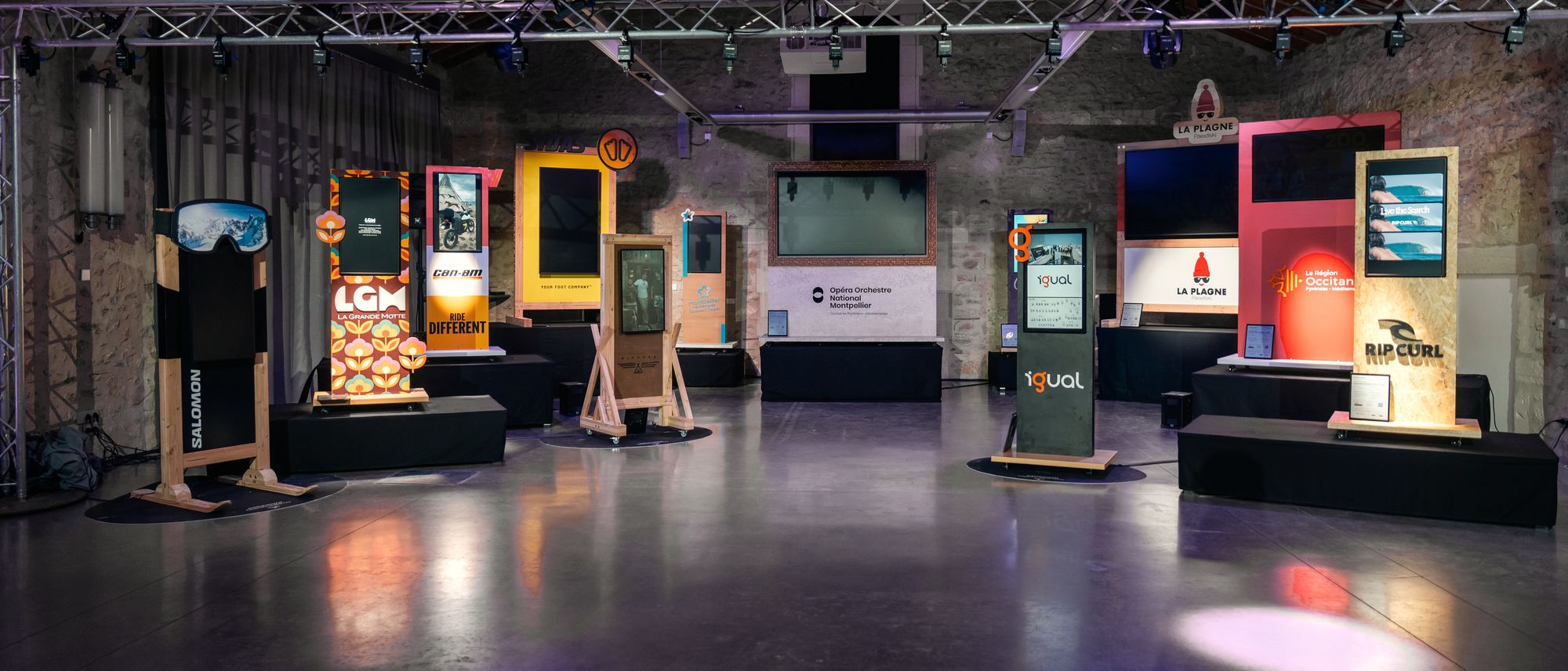 Une sélection de supports EYES UP DIGITAL réalisés sur mesure