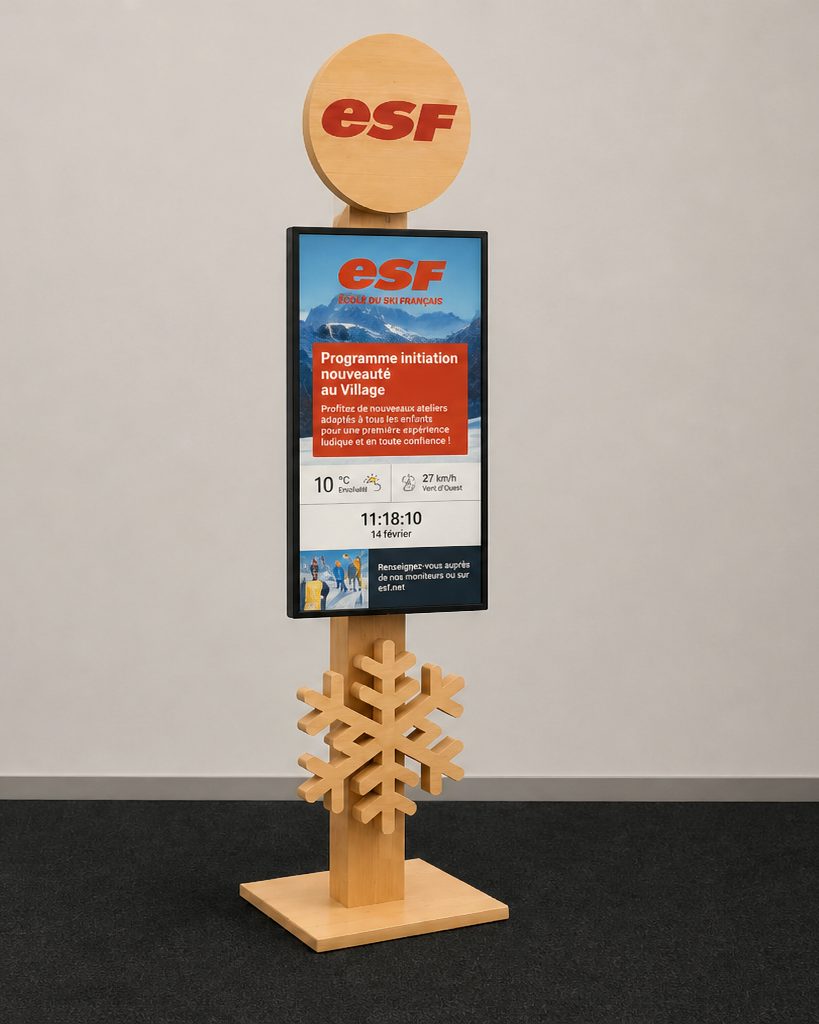 Totem digital ESF, enseigne ronde et flocon en bois